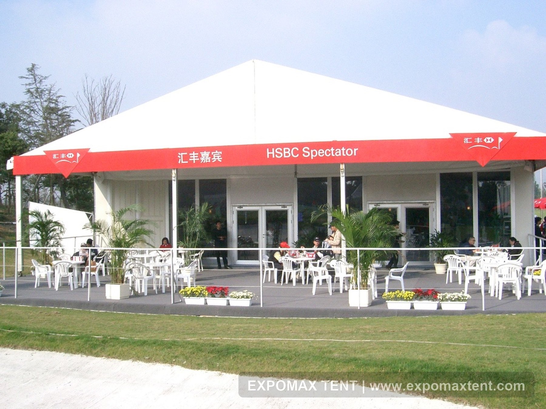 Spectator lounge tent for outdoor event